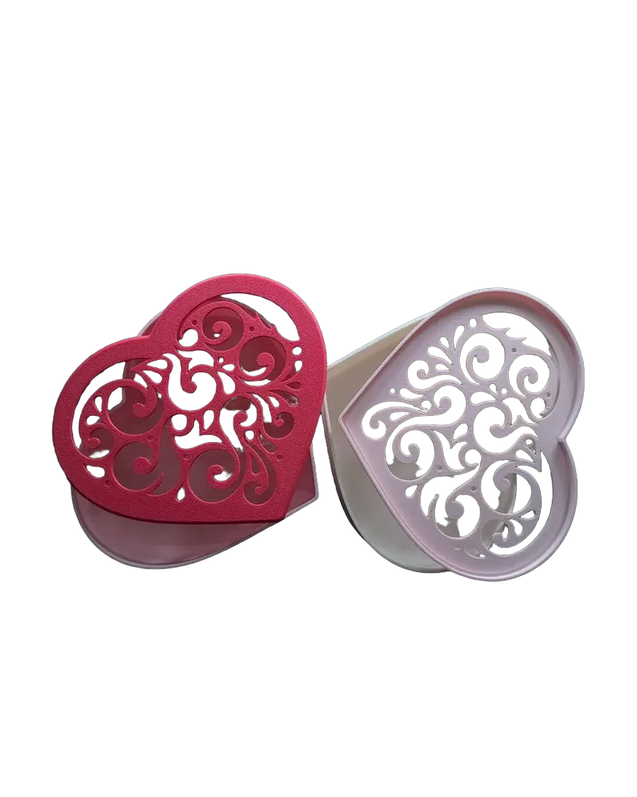 Caja corazón con tapa labrada